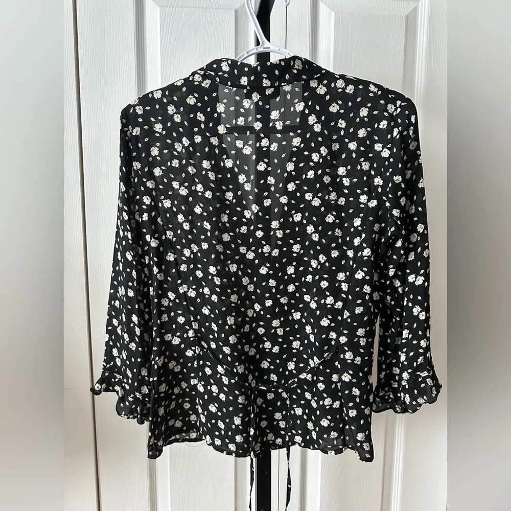 Ann Taylor Black and White Floral silk blouse - Picture 8 of 13
